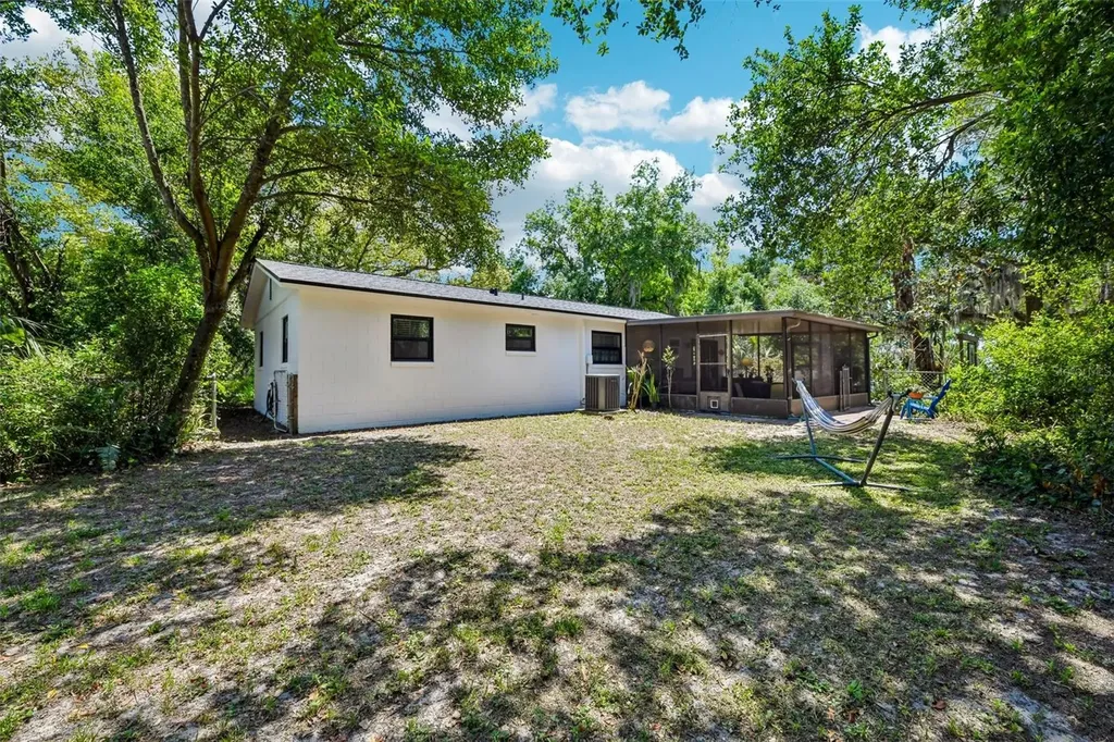1073 Central Street Mount Dora FL 32757