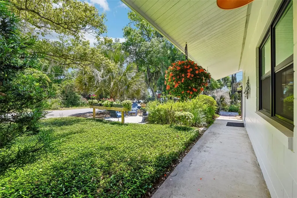 1073 Central Street Mount Dora FL 32757