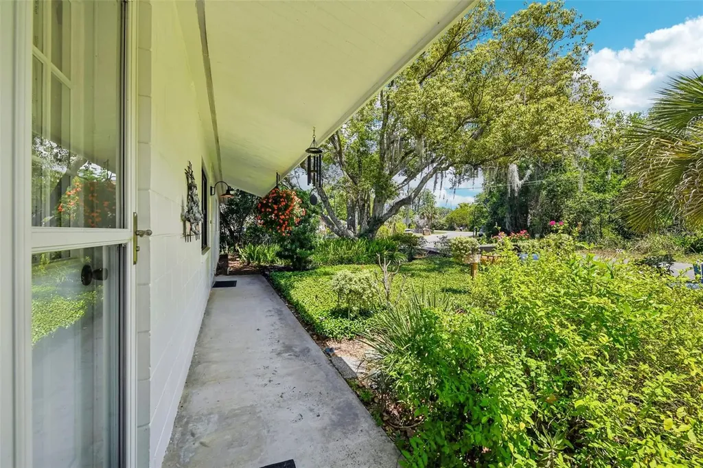 1073 Central Street Mount Dora FL 32757
