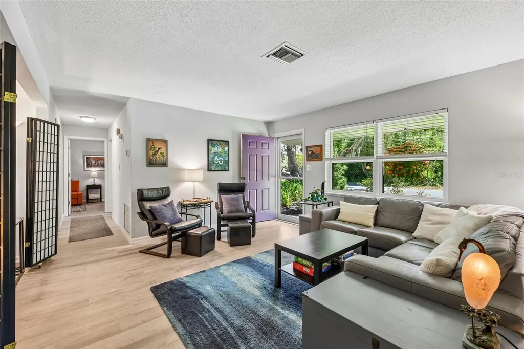 1073 Central Street Mount Dora FL 32757