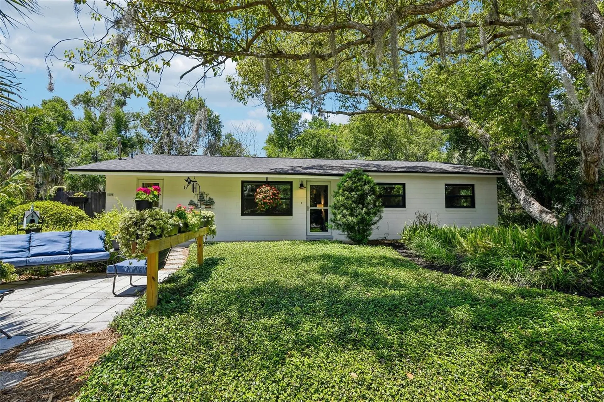 1073 Central Street Mount Dora FL 32757