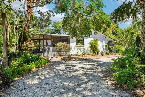 1073 Central Street Mount Dora FL 32757