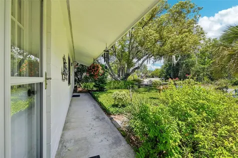 1073 Central Street Mount Dora FL 32757