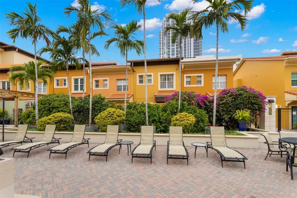 200 4th Avenue S St Petersburg FL 33701