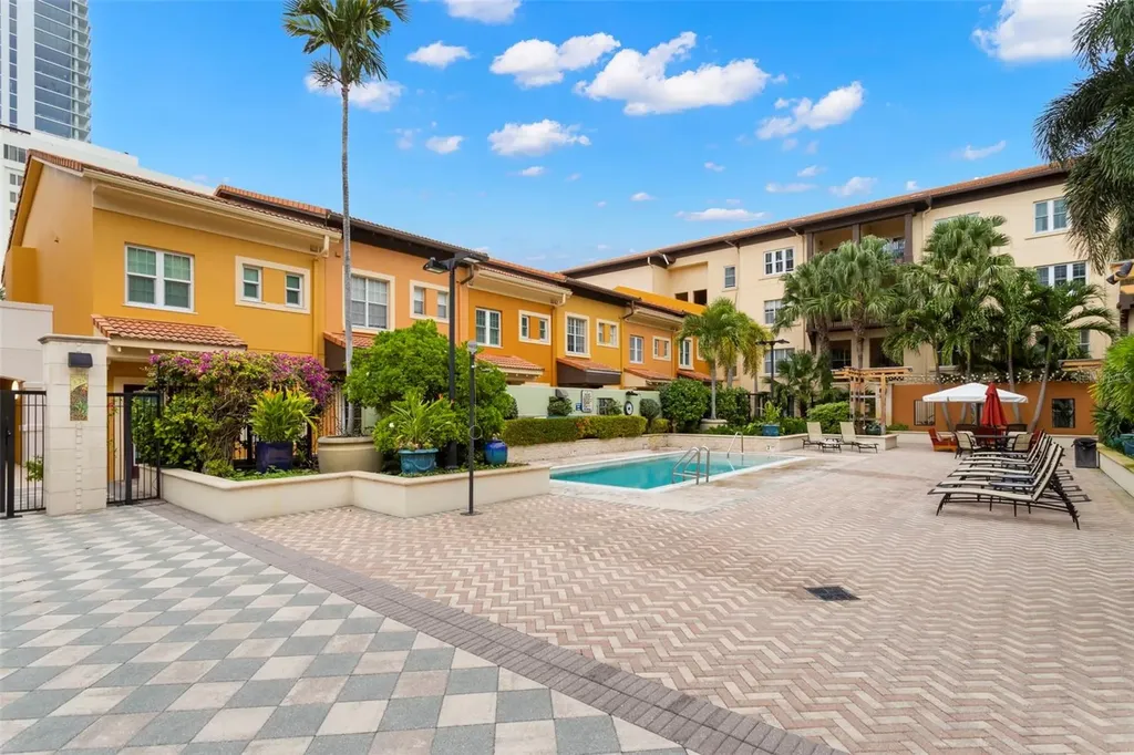 200 4th Avenue S St Petersburg FL 33701