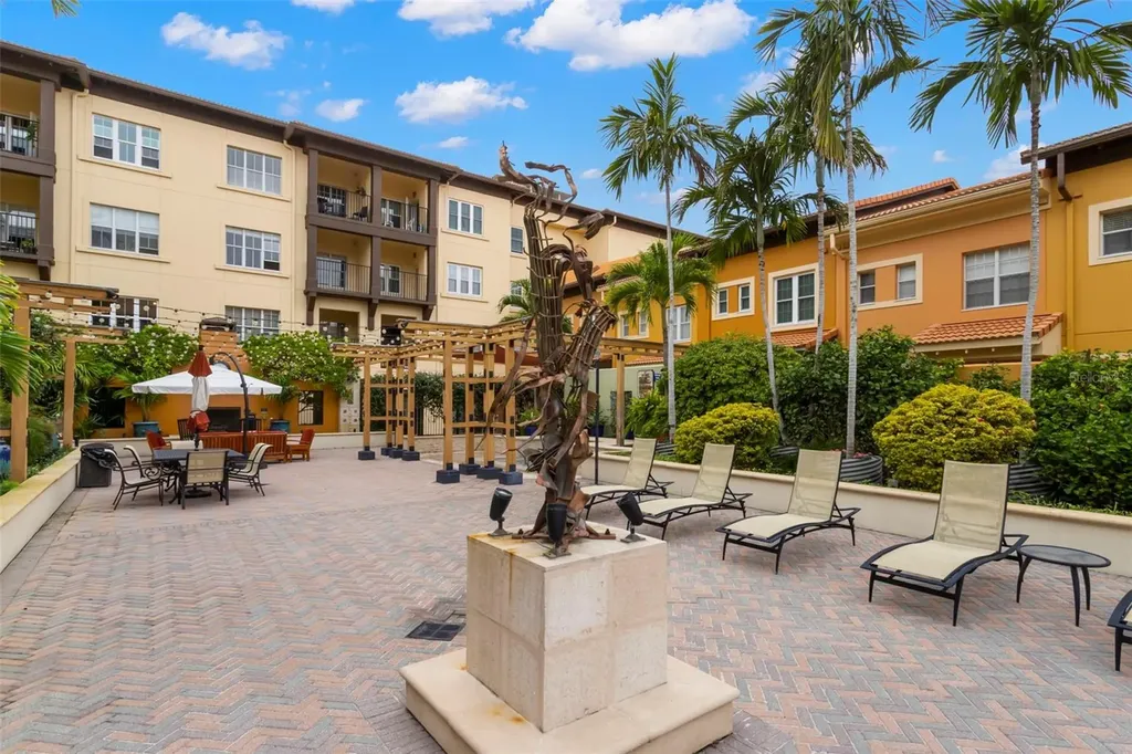 200 4th Avenue S St Petersburg FL 33701