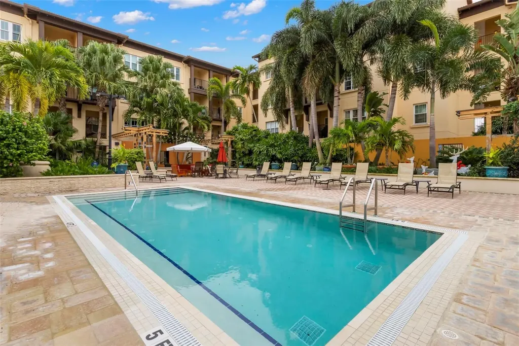 200 4th Avenue S St Petersburg FL 33701