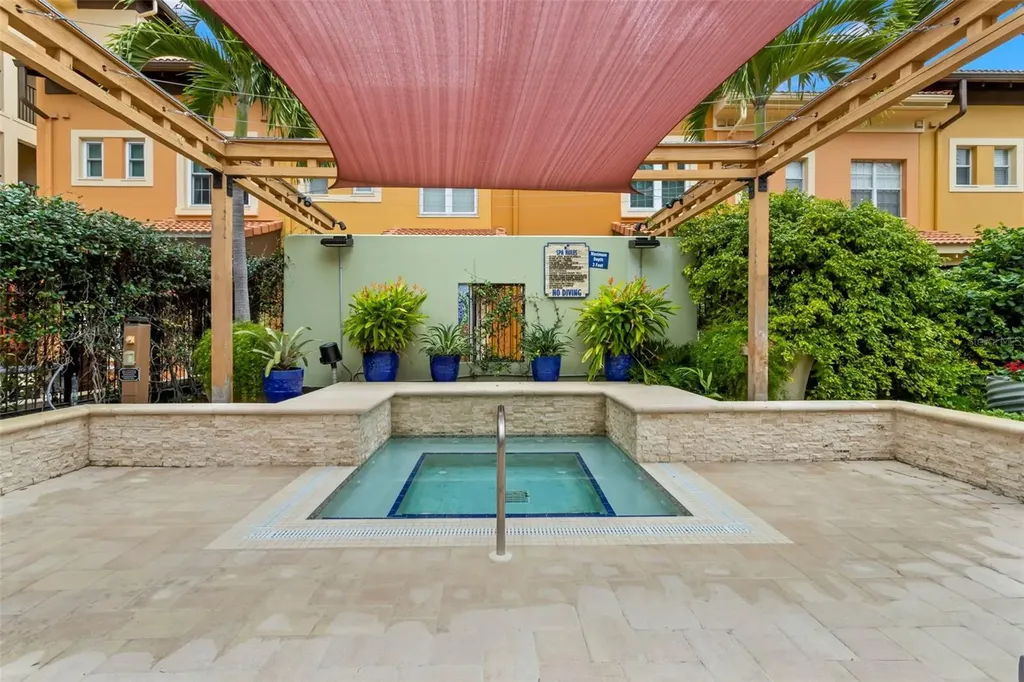 200 4th Avenue S St Petersburg FL 33701