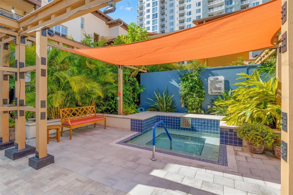 200 4th Avenue S St Petersburg FL 33701