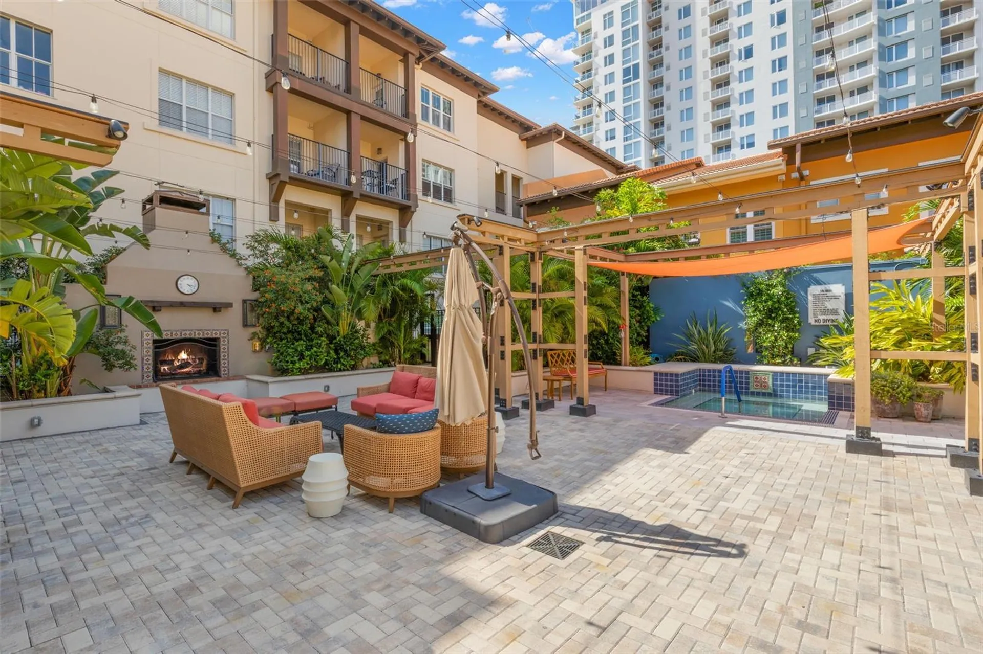 200 4th Avenue S St Petersburg FL 33701
