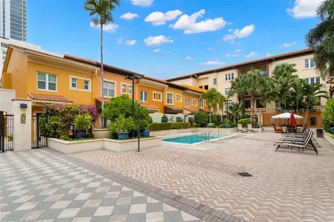 200 4th Avenue S St Petersburg FL 33701