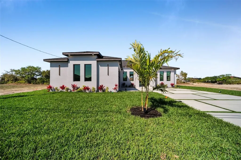1426 NE 6th Avenue Cape Coral FL 33909