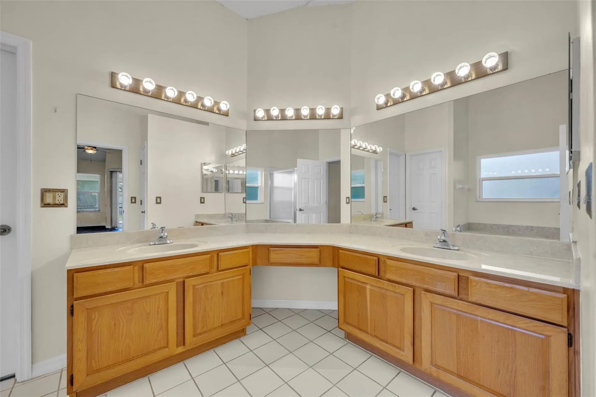 653 Yorkshire Drive Oviedo FL 32765