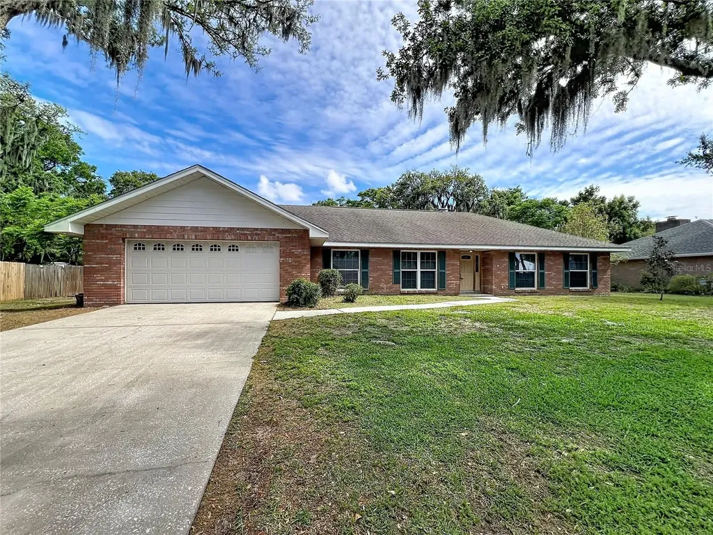 2418 Stonehill Avenue Valrico FL 33594