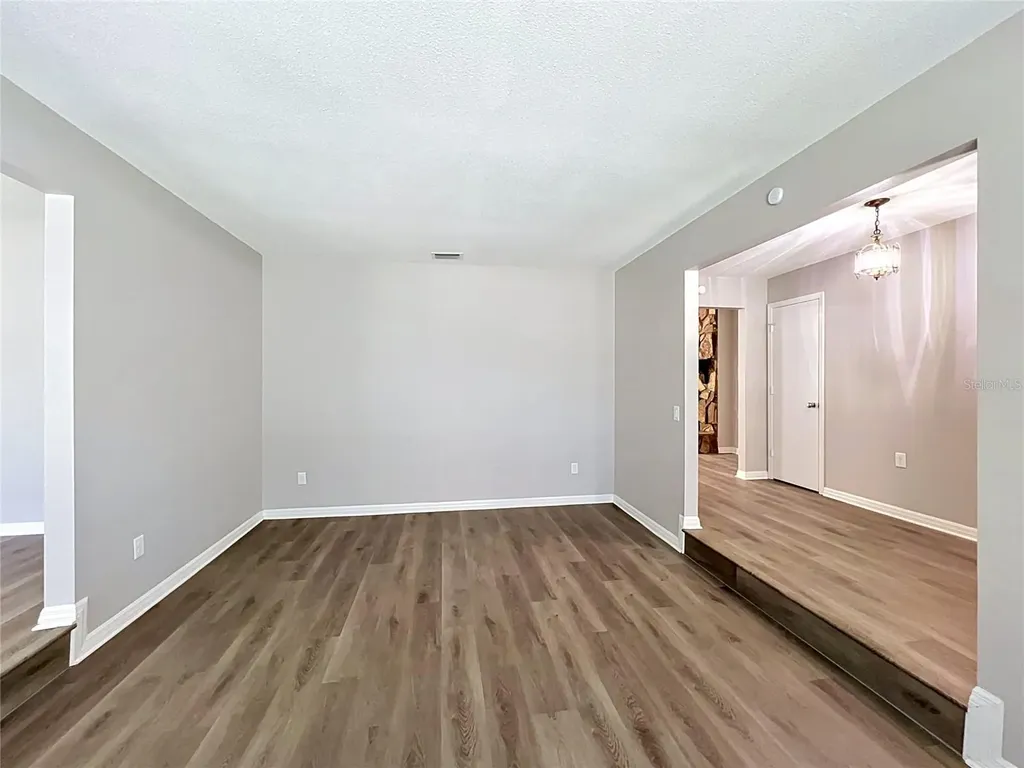 2418 Stonehill Avenue Valrico FL 33594