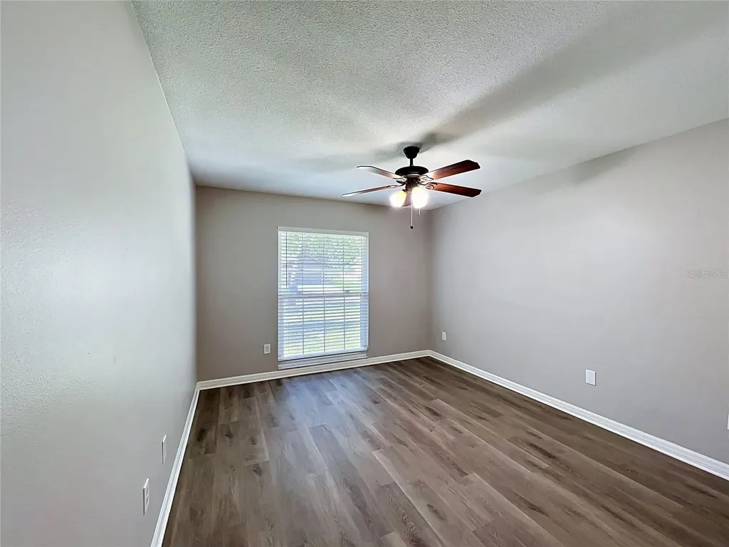 2418 Stonehill Avenue Valrico FL 33594
