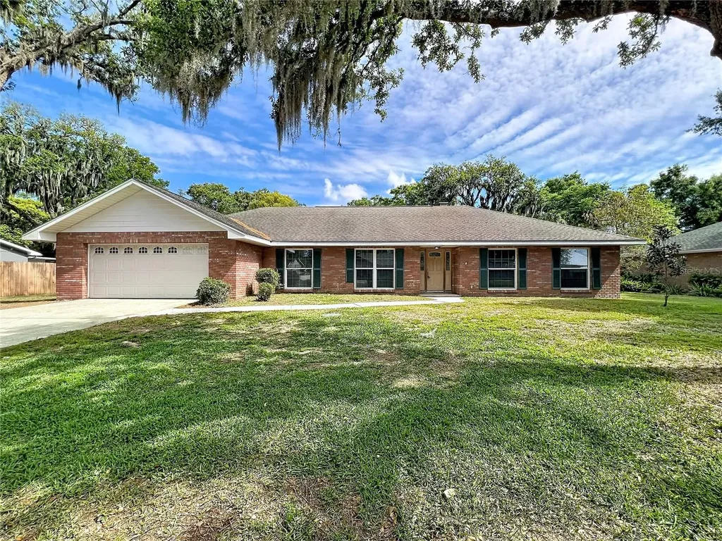 2418 Stonehill Avenue Valrico FL 33594