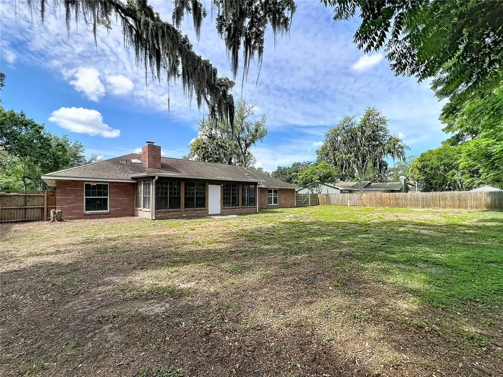 2418 Stonehill Avenue Valrico FL 33594