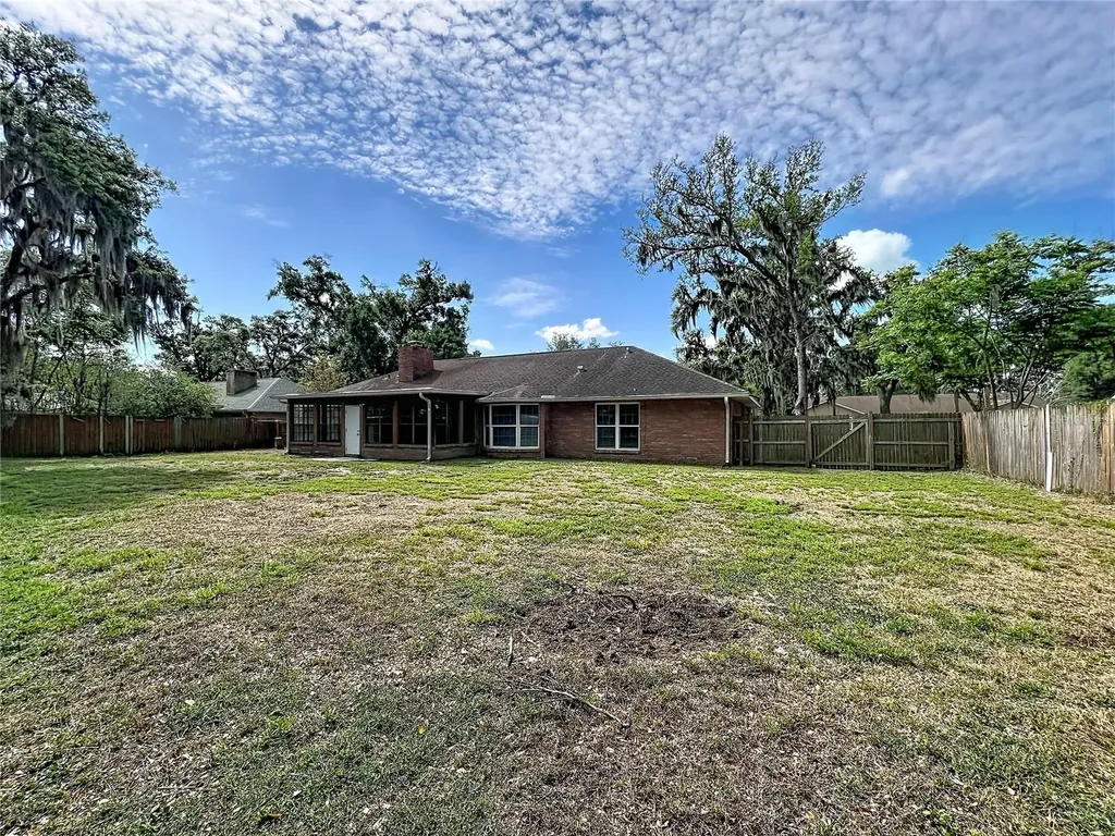 2418 Stonehill Avenue Valrico FL 33594