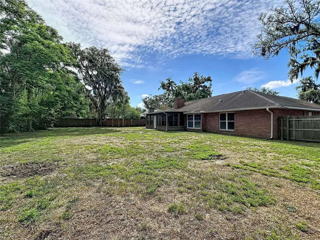 2418 Stonehill Avenue Valrico FL 33594