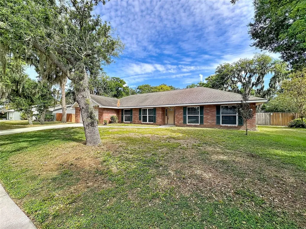 2418 Stonehill Avenue Valrico FL 33594