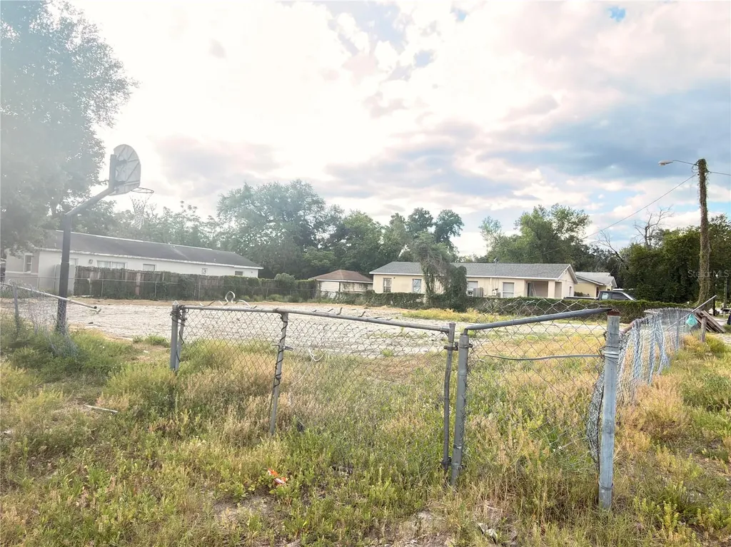 9302 North 12th Tampa FL 33612