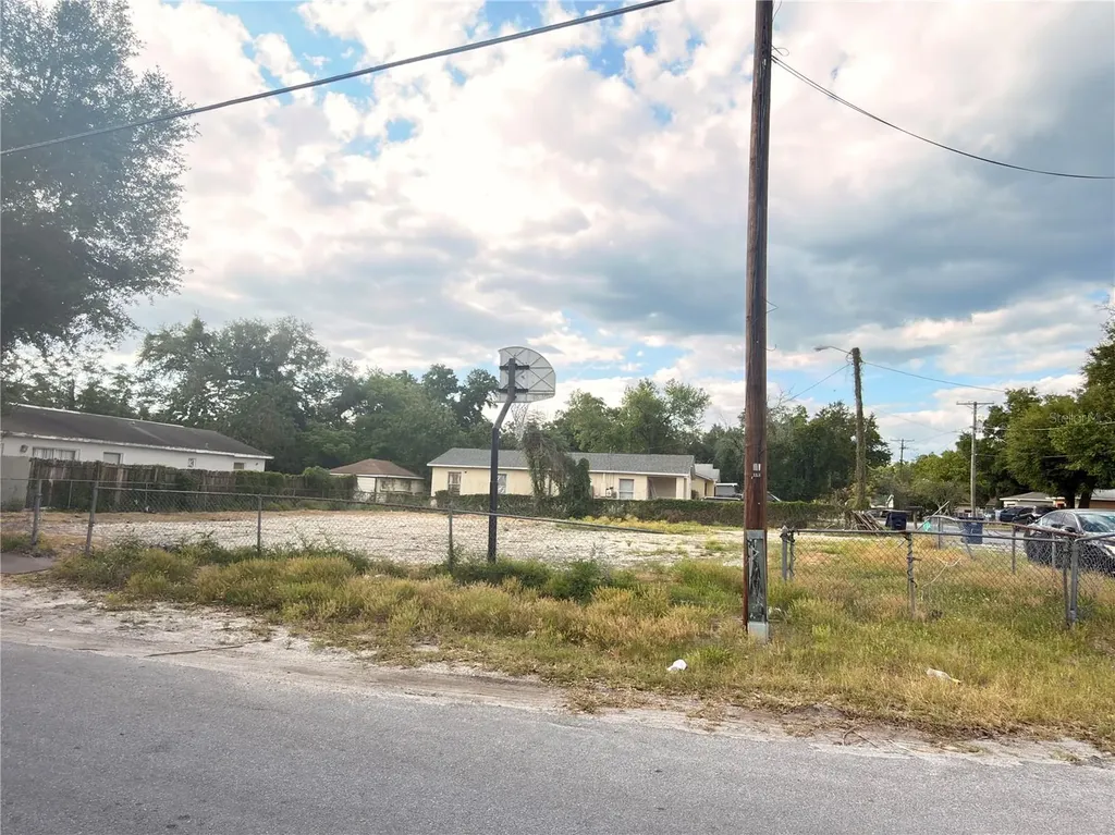 9302 North 12th Tampa FL 33612
