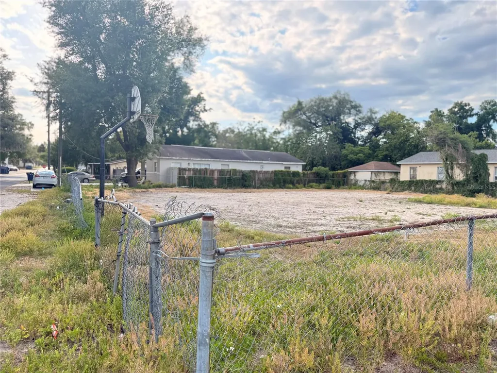 9302 North 12th Tampa FL 33612