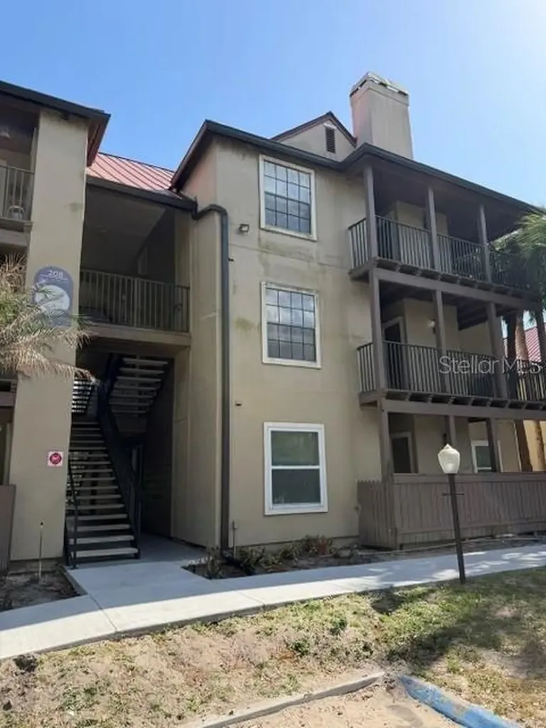 208 Afton Square Altamonte Springs FL 32714