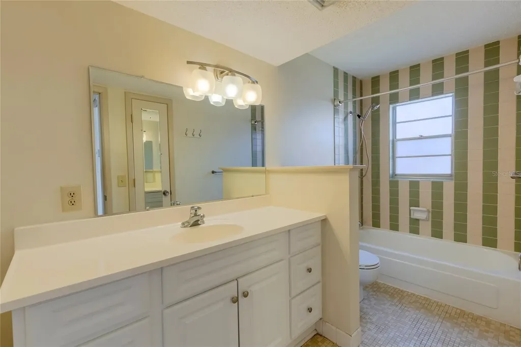7011 Place De La Paix South Pasadena FL 33707