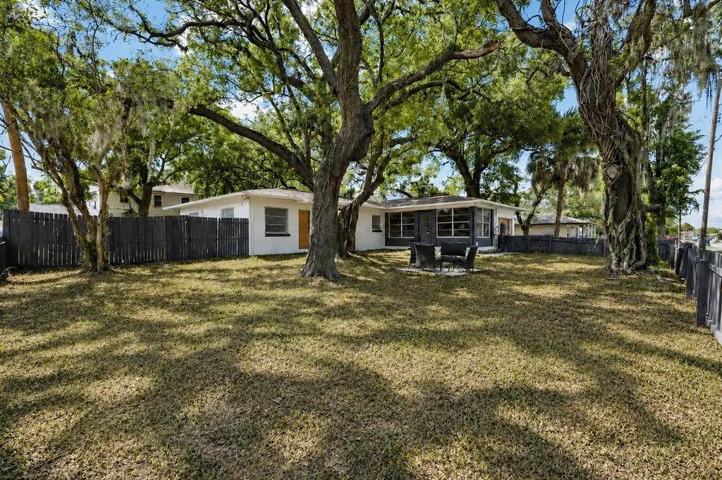 8510 N Seminole Avenue Tampa FL 33604