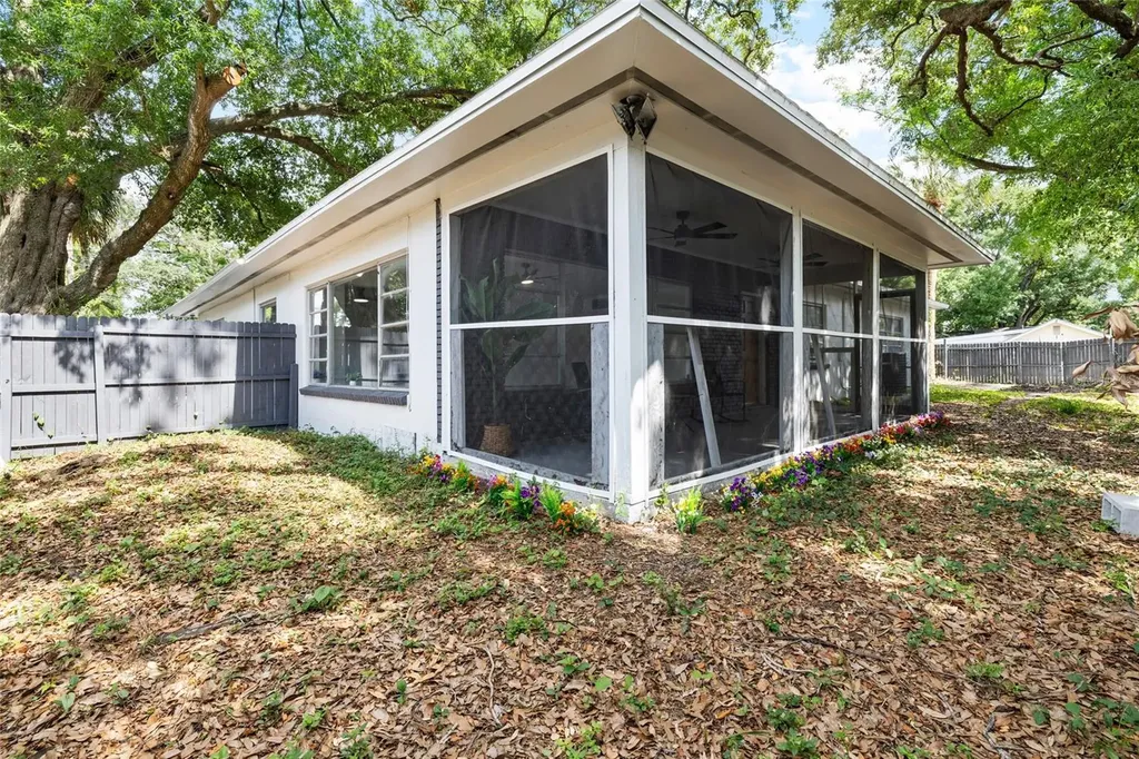 8510 N Seminole Avenue Tampa FL 33604