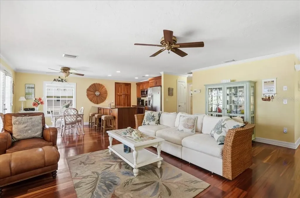 2811 Gulf Drive Holmes Beach FL 34217