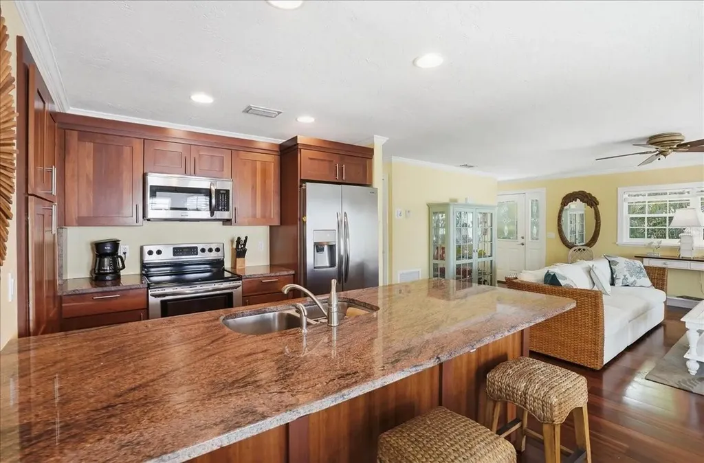2811 Gulf Drive Holmes Beach FL 34217