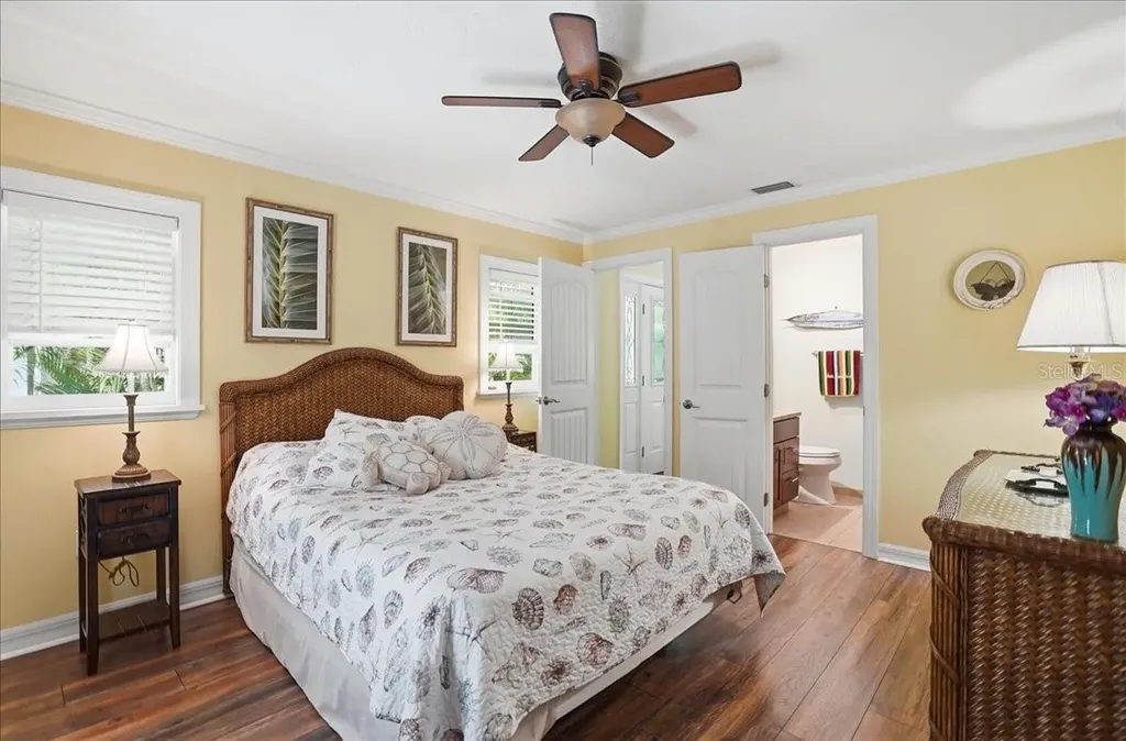 2811 Gulf Drive Holmes Beach FL 34217