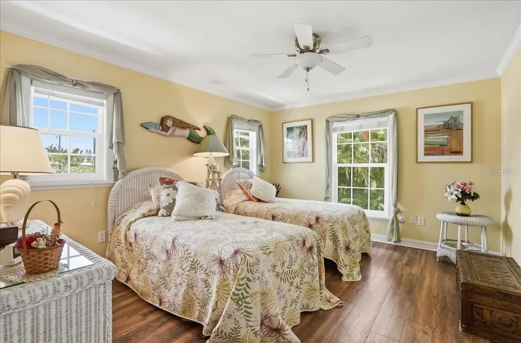 2811 Gulf Drive Holmes Beach FL 34217