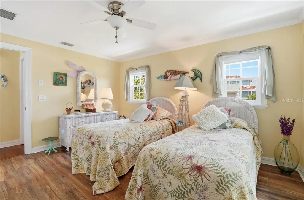 2811 Gulf Drive Holmes Beach FL 34217