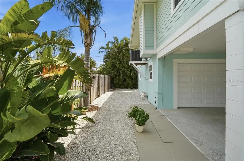2811 Gulf Drive Holmes Beach FL 34217