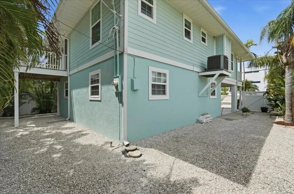 2811 Gulf Drive Holmes Beach FL 34217
