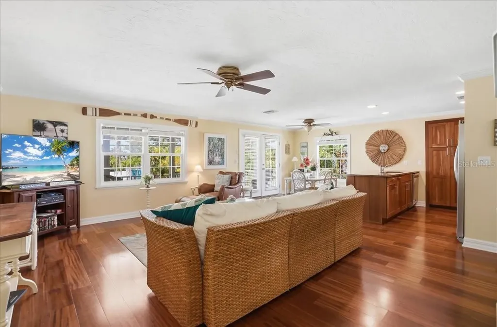2811 Gulf Drive Holmes Beach FL 34217