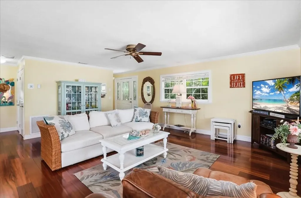 2811 Gulf Drive Holmes Beach FL 34217