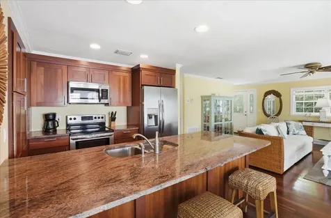 2811 Gulf Drive Holmes Beach FL 34217