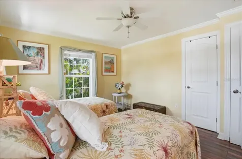 2811 Gulf Drive Holmes Beach FL 34217