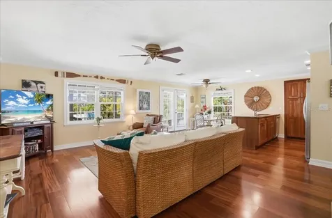 2811 Gulf Drive Holmes Beach FL 34217