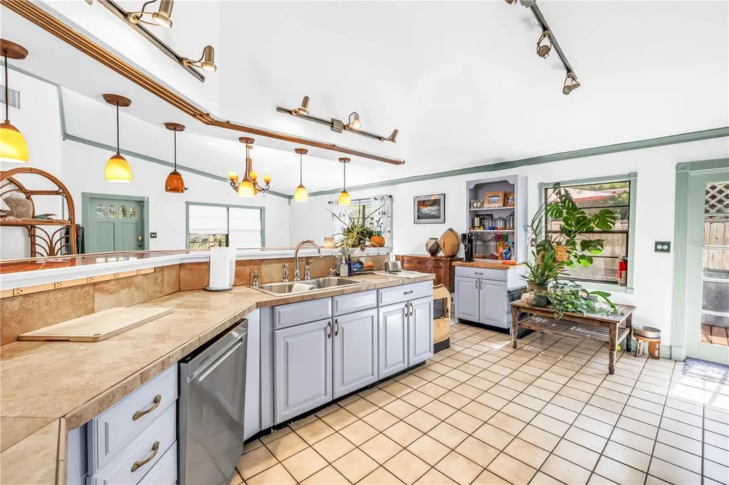 216 16th Avenue SE St Petersburg FL 33701