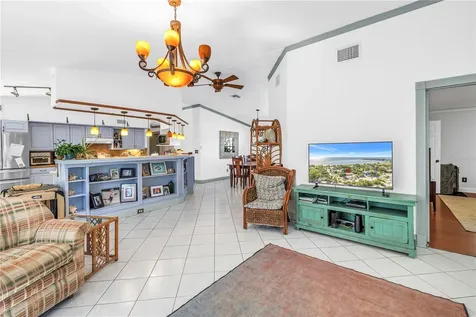 216 16th Avenue SE St Petersburg FL 33701