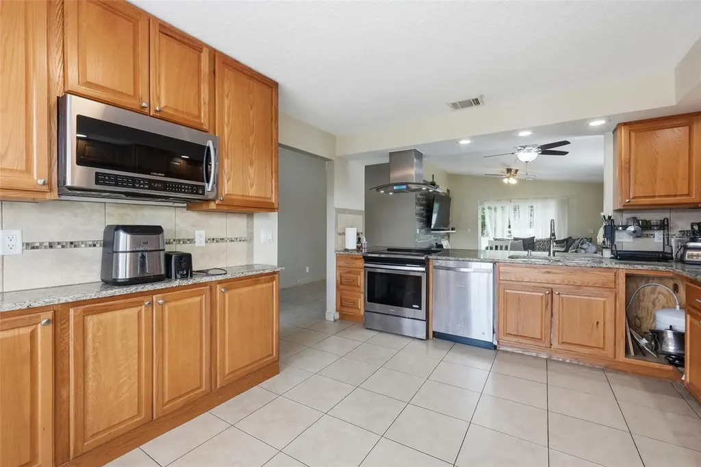 140 Seabreeze Circle Kissimmee FL 34743