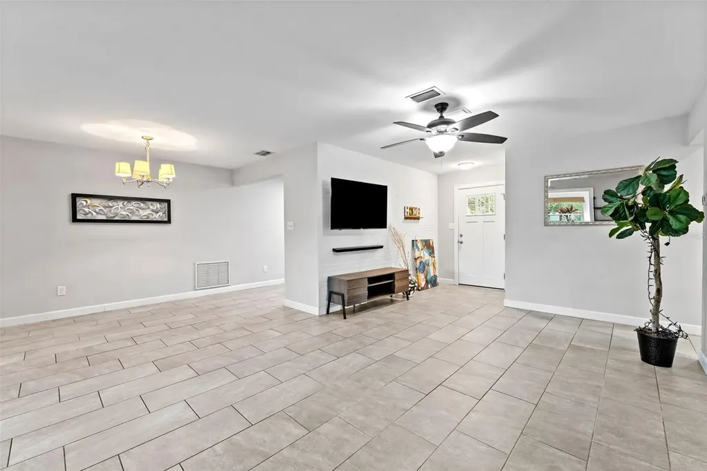 1465 Joel Lane Clearwater FL 33755