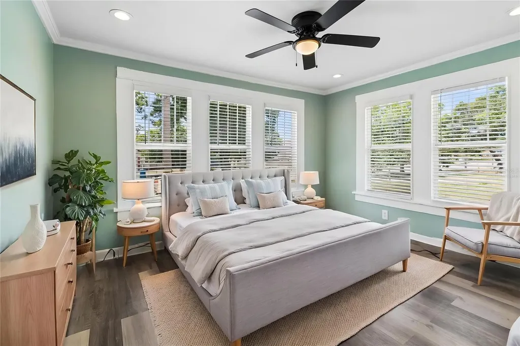 4105 18th Avenue S St Petersburg FL 33711