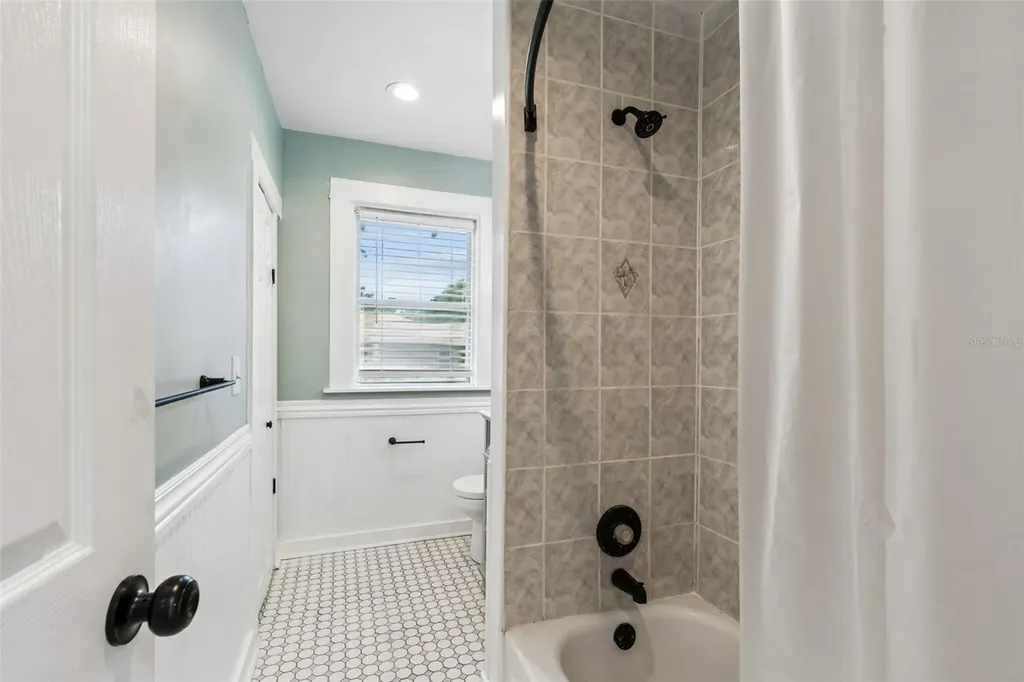 4105 18th Avenue S St Petersburg FL 33711